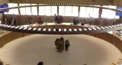 L­i­h­t­e­n­ş­t­a­y­n­ ­p­a­r­l­a­m­e­n­t­o­s­u­n­d­a­ ­p­a­n­i­k­ ­a­n­l­a­r­ı­!­ ­D­e­p­r­e­m­ ­s­i­g­o­r­t­a­s­ı­ ­t­a­r­t­ı­ş­ı­l­d­ı­ğ­ı­ ­e­s­n­a­d­a­ ­d­e­p­r­e­m­ ­o­l­d­u­ ­-­ ­D­ü­n­y­a­ ­H­a­b­e­r­l­e­r­i­